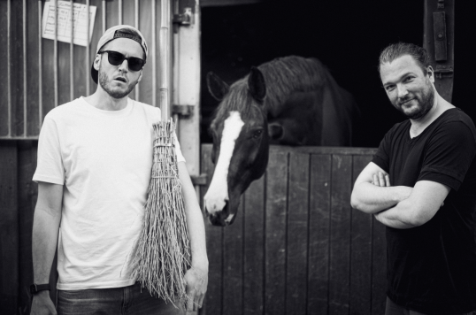 Die Gründer von Mantikor Geschäftsführer Sebastian Lier (GF, links) und Kreativchef Falk Poetz